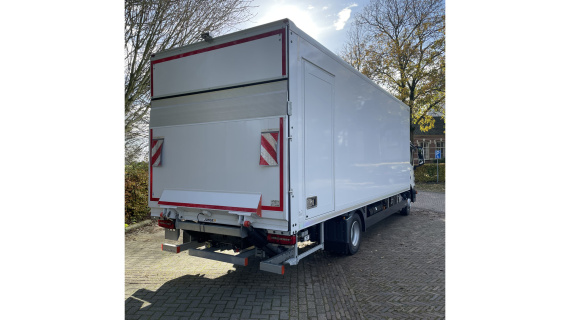 MAN TGL 12.220 4x2 BL CH met Junge gesloten laadbak en laadklep