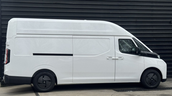 Farizon SV L3H3 106 kWh 270 Graden deuren Trekhaak 220v in laadruimte