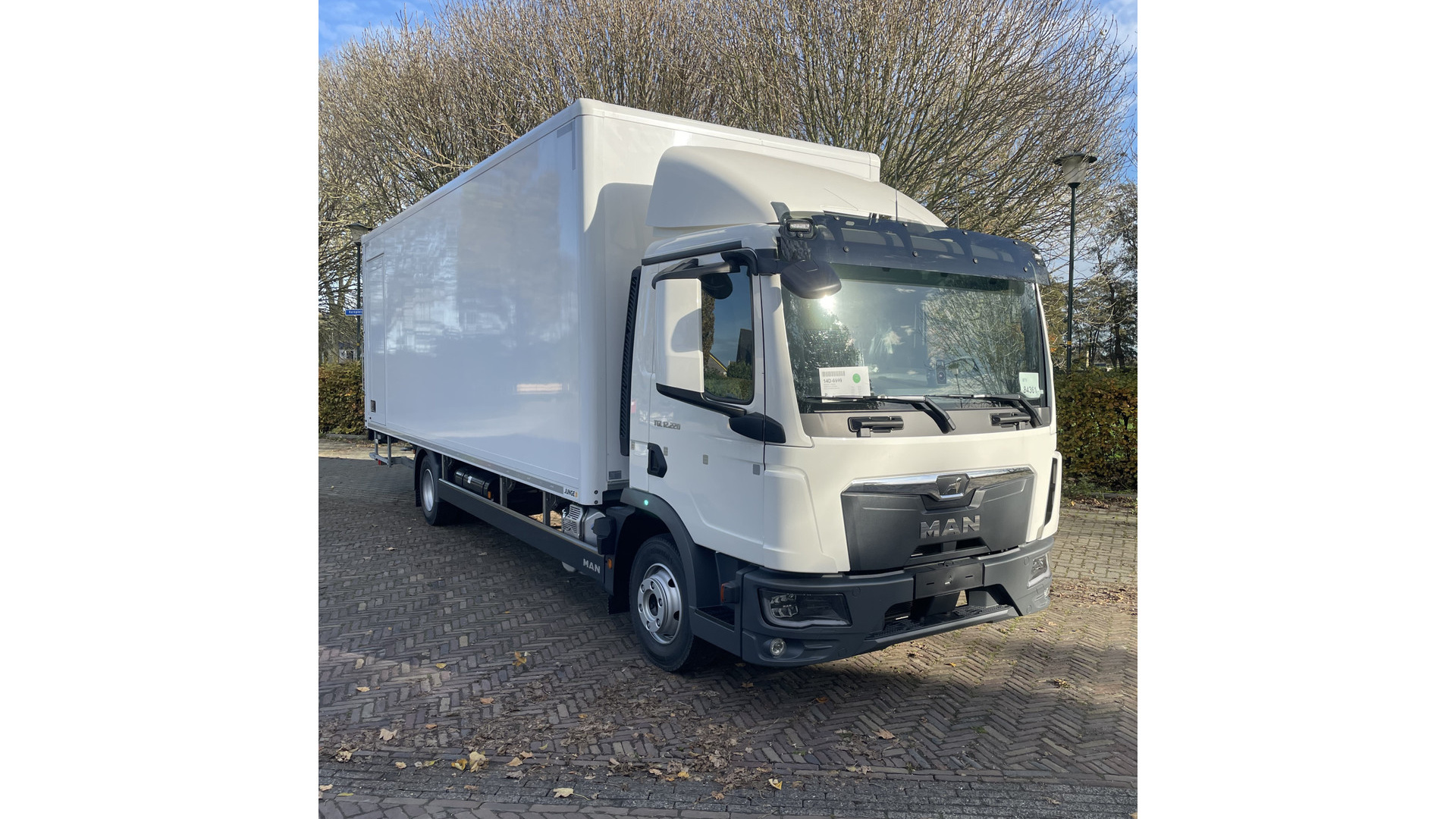 MAN TGL 12.220 4x2 BL CH met Junge gesloten laadbak en laadklep