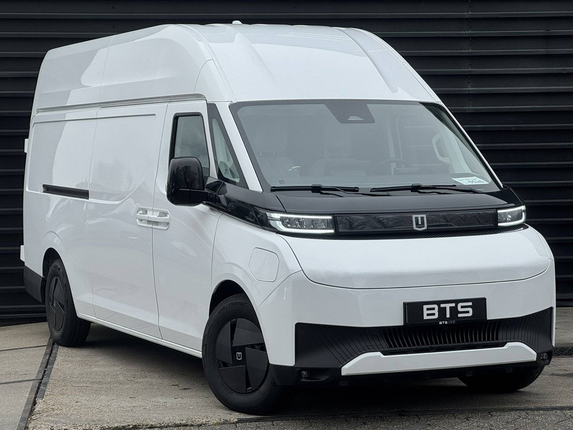 Farizon SV L3H3 106 kWh 270 Graden deuren Trekhaak 220v in laadruimte